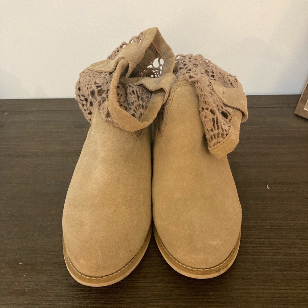 ZiGi crochet top booties - worn once